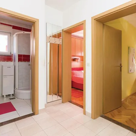 Two-bedroom In דירה *